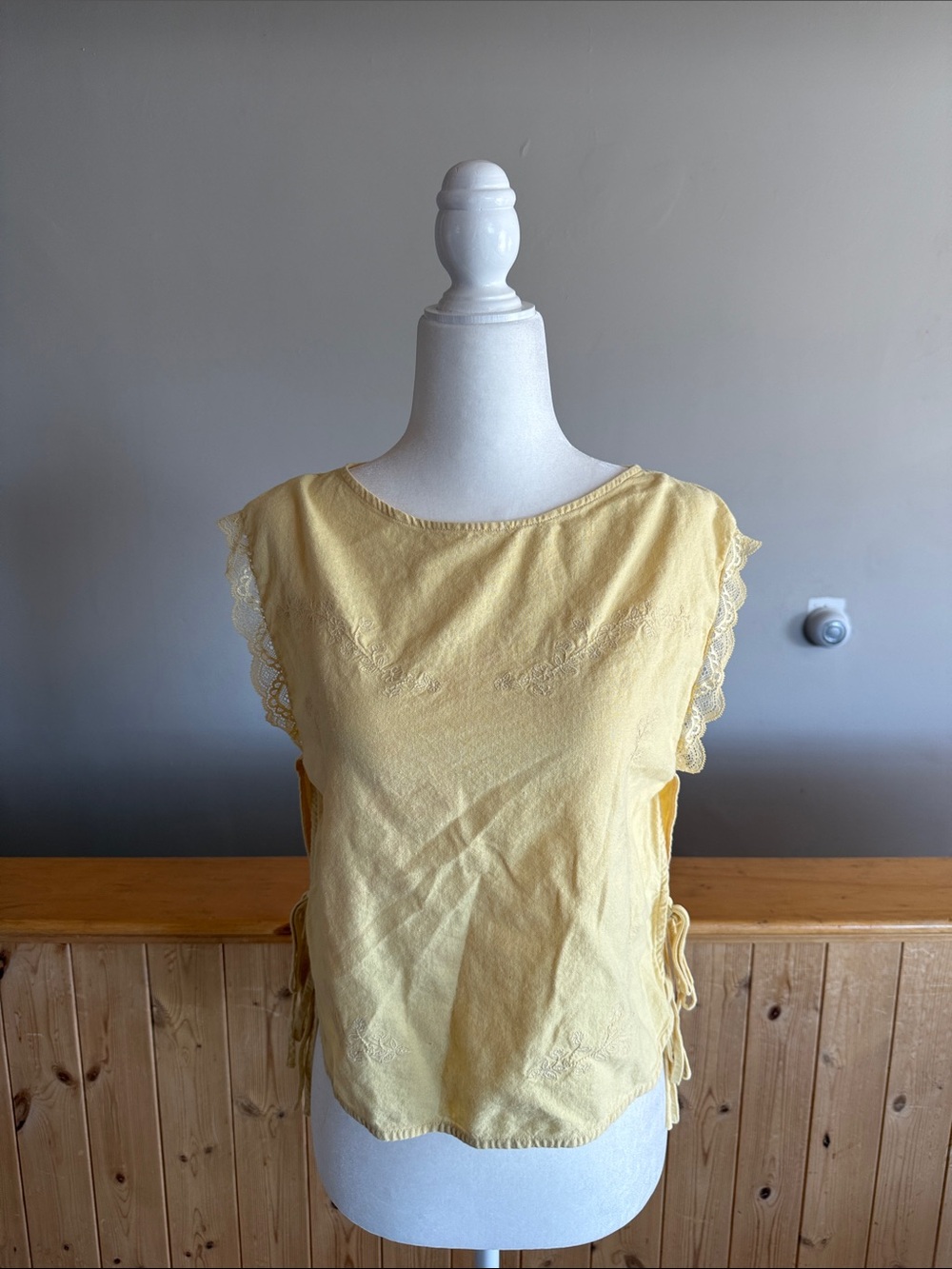 Universal Thread Pale Yellow Lace-Trim Side-Tie Blouse